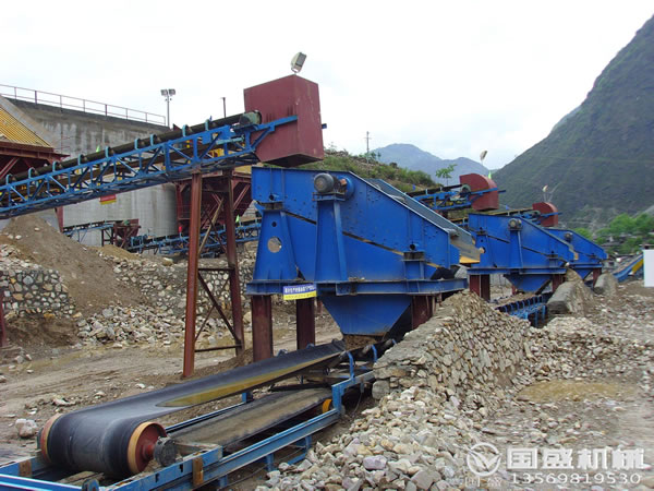礦石震動(dòng)篩機(jī) 礦石震動(dòng)篩機(jī)